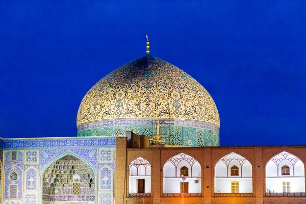 Iran İslam Cumhuriyeti. Isfahan. (Esfahan) Şeyh Lütfullah Camii ve kubbe Nakş-ı Cihan Meydanı'nda. İslam mimarisi. UNESCO Dünya Miras Listesi.