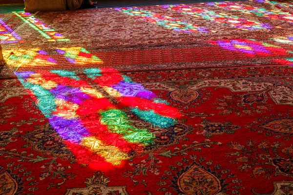 Iran İslam Cumhuriyeti. Shiraz. Nasır el-mülk Camii, pembe cami şah Cheragh Camii yakınına Gawd-i Araban çeyreğinde yer. 08 Mart 2018