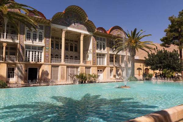 Iran İslam Cumhuriyeti. Fars Eyaleti. Shiraz. Eram Khoshk Nehri'nin kuzey sahilinde yer alan bahçe. Qavam evi.