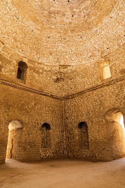 Iran.Fars İslam Cumhuriyeti eyaleti. Murdestan.Atashkadeh. yakınındaki antik şehir Gor. Palace, Sünnilik Papakan (Atash-kadeh). Reklam 224 inşa kale kalıntıları.