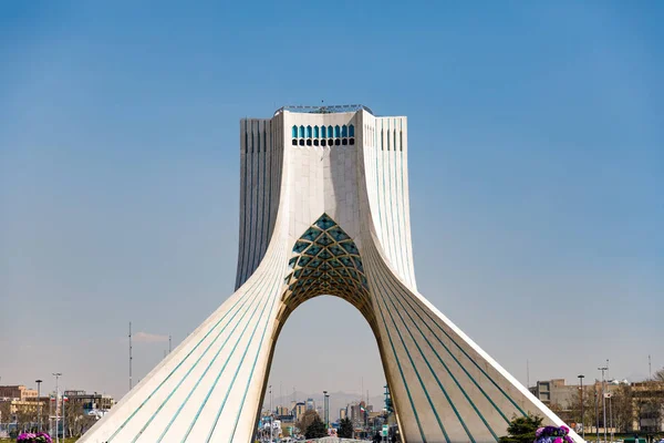 İslam Cumhuriyeti Iran.Tehran. Azadi kule, Shahyad Tower olarak da bilinir, Azadi Meydanı, Tahran, şehrin batı girişi işaretleme bir dönüm noktası bir anıtıdır. Azadi kültürel bir müze yeraltı de içeren karmaşık bir parçası.