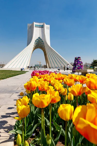 İslam Cumhuriyeti Iran.Tehran. Azadi kule, Shahyad Tower olarak da bilinir, Azadi Meydanı, Tahran, şehrin batı girişi işaretleme bir dönüm noktası bir anıtıdır. Azadi kültürel bir müze yeraltı de içeren karmaşık bir parçası.