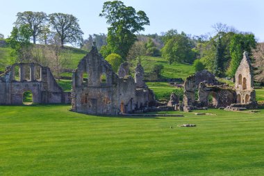 İngiltere'de, North Yorkshire, Ripon. Çeşmeler Abbey, Studley Royal. UNESCO dünya mirası. Milli güven, Cistercian Manastırı. Harabeleri.
