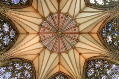 Yorkshire, İngiltere'de York. İngiliz Gotik tarzı Katedrali ve Metropolitical Aziz Peter Kilisesi York veya York Minster. Bölüm evin tavan. 2017-05-04