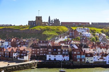 İngiltere'de, North Yorkshire, Whitby. Sahil kasabası, bağlantı noktası, Scarborough Borough sivil bucak. Whitby kurulan deniz, mineral ve turist ekonomisine sahiptir. 2017-05-05