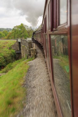 İngiltere, Batı Yorkshire. Keighley ve değer Vadisi Demiryolu, buhar trenler, 5 mil değer Vadisi Haworth ve Haywards yukarı. 6 Mayıs 2017