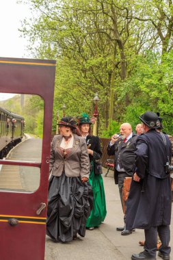İngiltere, Batı Yorkshire. Keighley ve değer Vadisi Demiryolu, buhar trenler, 5 mil değer Vadisi Haworth ve Haywards yukarı. Steampunk trainspotters. 2017-05-06