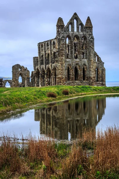 Whitby North Yorkshire Anglia Északi Tenger Keleti Szikláján Áll Angol — Stock Fotó