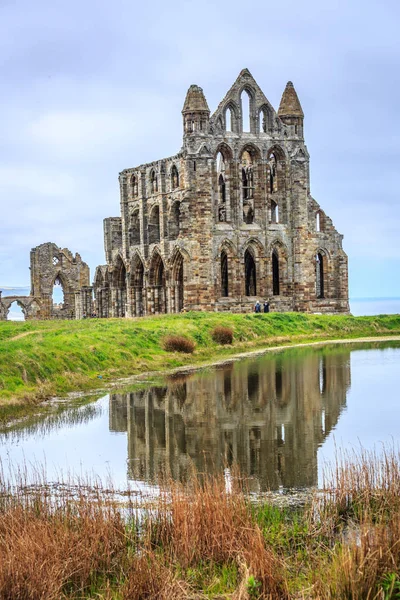 Whitby North Yorkshire Anglia Északi Tenger Keleti Szikláján Áll Angol — Stock Fotó