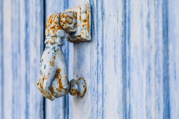 Europa Francia Dordoña Hautefort Una Puerta Metal Oxidado Golpeador Forma —  Fotos de Stock