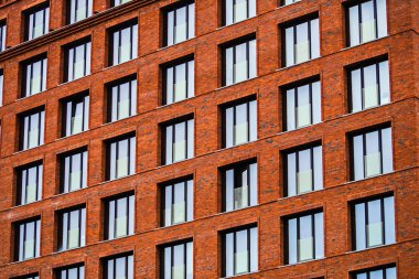 Çatı katı tarzında bir konut bina tuğla cephe. St. Petersburg modern binalar.