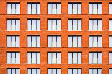 Çatı katı tarzında bir konut bina tuğla cephe. St. Petersburg modern binalar.