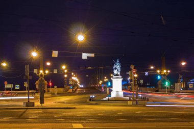 Trinity Köprüsü ve Generalissimo Suvorov Anıtı görünümünü. St. Petersburg eski miras.