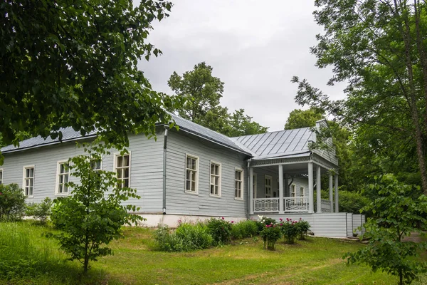 Eski Rus manor Pskov Bölgesi görünümünü.