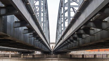 St. Petersburg metal yapılar şiir. Kaldırım Amerikan köprüler görünümü