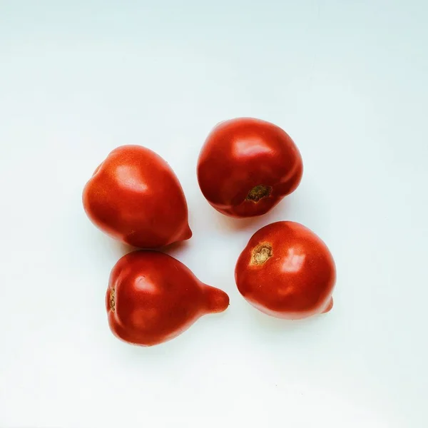 Frische Rote Tomaten Isoliert Auf Weißem Hintergrund Flache Lage — Stockfoto