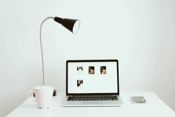 Composición Del Espacio Trabajo Escena Simulada Cuaderno Taza Café Portátil — Foto de Stock