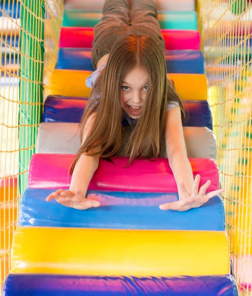 Menina Bonito Joga Área Jogo Fundo — Fotografia de Stock