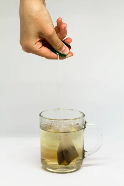 用透明的杯子煮茶 — 图库照片