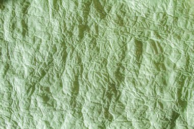 Çok güzel, buruşuk bir arka plan. Kağıttan yapılmış hediye paketi. Parıltılı trend rengi.