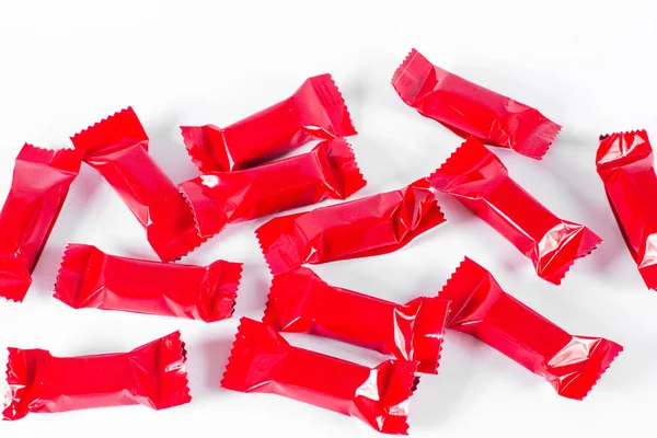 Czerwone Cukierki Białym Tle Bez Napisów — Zdjęcie stockowe
