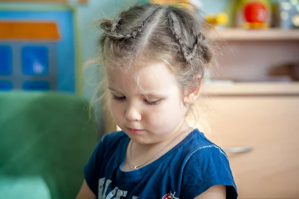 Портрет Милої Маленької Дівчинки Дитина Посміхається Дитинство Щастя — стокове фото