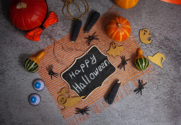 Halloween Wakacje Tło Karnawałowe Tekst Jest Napisany Kredą Czarnym Tle — Zdjęcie stockowe