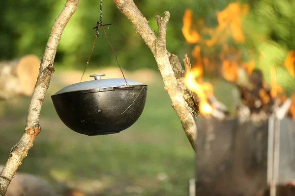 Cuire Viande Extérieur Dans Une Casserole Fonte Activités Plein Air — Photo