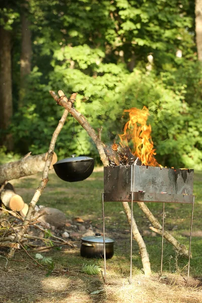 Cuire Viande Extérieur Dans Une Casserole Fonte Activités Plein Air — Photo