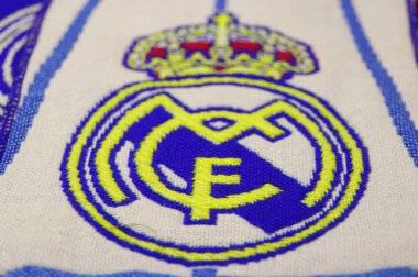 Poltava, Ukrayna 20 Mayıs, 2018: Ukrayna Futbol Şampiyonası Vorskla - Zorya Vorskla Stadı nda maç sırasında Real Madrid in logosu ile Scarver