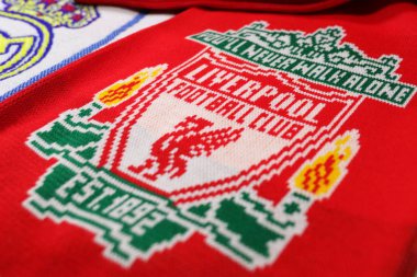 Scarver Ukrayna Futbol Şampiyonası Vorskla - Zorya Vorskla Stadı nda maç sırasında Fc Liverpool logolu