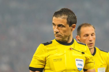 Kiev, Ukrayna - 26 Mayıs, 2018: Sırp uluslararası futbol hakemi Milorad Mazic sırasında final Uefa Şampiyonlar Ligi Liverpool ve Olimpiyskiy ulusal spor kompleksi, Real Madrid arasındaki maç