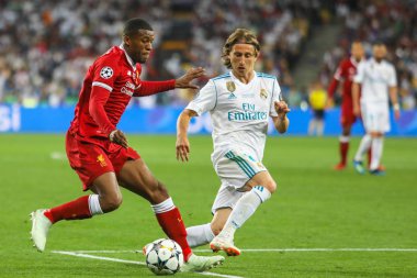 Kiev, Ukrayna - 26 Mayıs, 2018: Hırvat milli futbolcu Luka Modric (R) sırasında final Uefa Şampiyonlar Ligi Liverpool ve Olimpiyskiy ulusal spor kompleksi, Real Madrid arasındaki maç