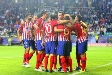 Tallinn, Estonya - 15 Ağustos 2018: Madrid Atletico futbolcular maç sırasında 2018 Uefa Süper Kupası Real Madrid - Atletico A. Le Coq Arena Stadyumu'nda kazanmak mutluyuz