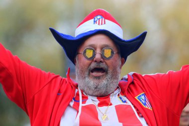Tallinn, Estonya - 15 Ağustos 2018: İspanyol futbol fan maç sırasında 2018 Uefa Süper Kupası Real Madrid - Atletico A. Le Coq Arena Stadyumu'nda