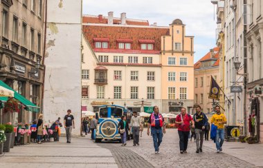 Tallinn, Ukrayna - şehrin eski kesiminde binaların