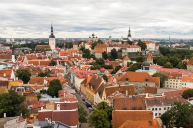 Tallinn, Ukrayna - şehrin eski kesiminde binaların