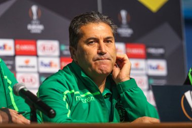 Poltava, Ukrayna - 3 Ekim 2018: Yöneticisi, Sporting Jose Peseiro Vorskla Sporting Vorskla, Uefa Avrupa Ligi maçında arifesinde öncesi maç basın toplantısında