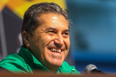 Poltava, Ukrayna - 3 Ekim 2018: Yöneticisi, Sporting Jose Peseiro Vorskla Sporting Vorskla, Uefa Avrupa Ligi maçında arifesinde öncesi maç basın toplantısında