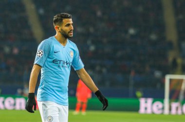 Kharkiv, Ukrayna - 23 Ekim 2018: profesyonel futbolcu Riyad Mahrez sırasında Uefa Şampiyonlar Ligi maç Shakhtar - Manchester City Metalist Stadyumu'nda 