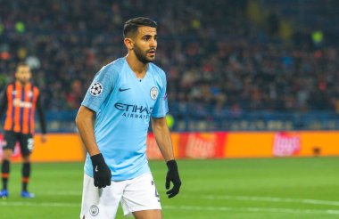 Kharkiv, Ukrayna - 23 Ekim 2018: profesyonel futbolcu Riyad Mahrez sırasında Uefa Şampiyonlar Ligi maç Shakhtar - Manchester City Metalist Stadyumu'nda 