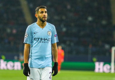 Kharkiv, Ukrayna - 23 Ekim 2018: profesyonel futbolcu Riyad Mahrez sırasında Uefa Şampiyonlar Ligi maç Shakhtar - Manchester City Metalist Stadyumu'nda 