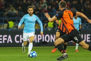 Kharkiv, Ukrayna - 23 Ekim 2018: Portekizli defans Bernardo Silva sırasında Uefa Şampiyonlar Ligi maç Shakhtar - Manchester City Metalist Stadyumu'nda