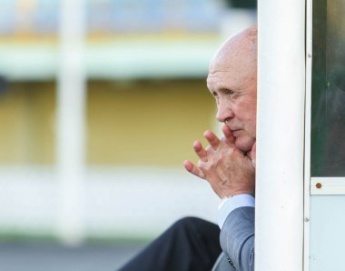 Poltava, Ukrayna - 30 Mayıs 2019: Ukrayna Futbol Direktörü Mykola Pavlov Ukrayna Kupası'nda Fc Vorskla zaferine adanmış farklı nesillerfutbolcuların maç sırasında - 2009