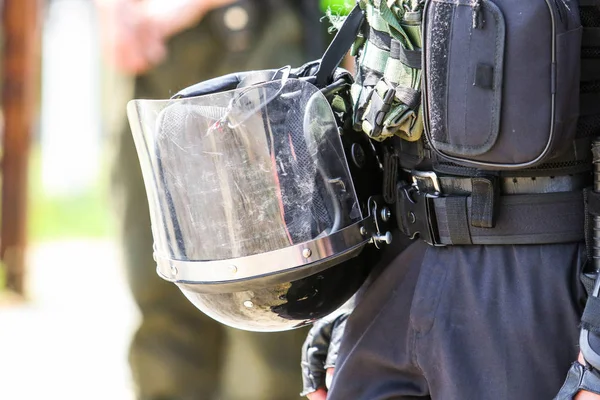 Helm Van Politie Zijn Hoofd Beschermen Tegen Klappen — Stockfoto