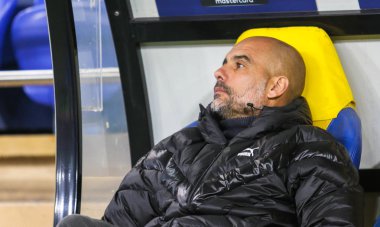 Kharkiv, Ukrayna 18 Eylül 2019: Uefa Şampiyonlar Ligi maçında İspanyol teknik direktör pep Guardiola ve eski futbolcusu Pep Guardiola Shakhtar