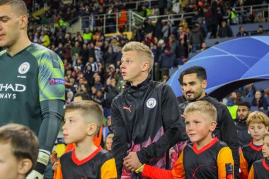 Kharkiv, Ukrayna 18 Eylül 2019: Ukraynalı profesyonel futbolcu Oleksandr Zinchenko Uefa Şampiyonlar Ligi maçında Shakhtar - Manchester City Metalist Stadyumu'nda
