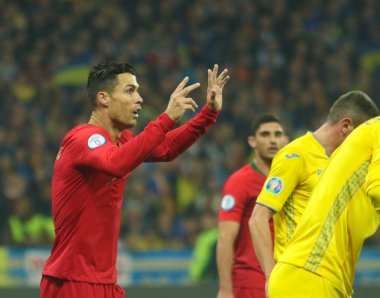Kyiv, Ukrayna - 14 Ekim 2019: Portekizli profesyonel futbolcu Cristiano Ronaldo Avrupa-2020 Ukrayna - Portekiz Olimpiyat Stadyumu 'nda oynanan ön eleme maçında