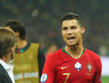 Kyiv, Ukrayna - 14 Ekim 2019: Portekizli profesyonel futbolcu Cristiano Ronaldo Avrupa-2020 Ukrayna - Portekiz Olimpiyat Stadyumu 'nda oynanan ön eleme maçında