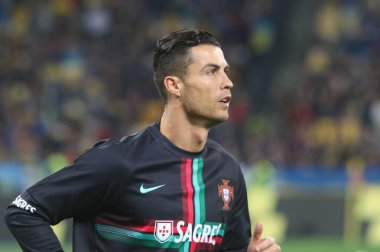 Kyiv, Ukrayna - 14 Ekim 2019: Portekizli profesyonel futbolcu Cristiano Ronaldo Avrupa-2020 Ukrayna - Portekiz Olimpiyat Stadyumu 'nda oynanan ön eleme maçında